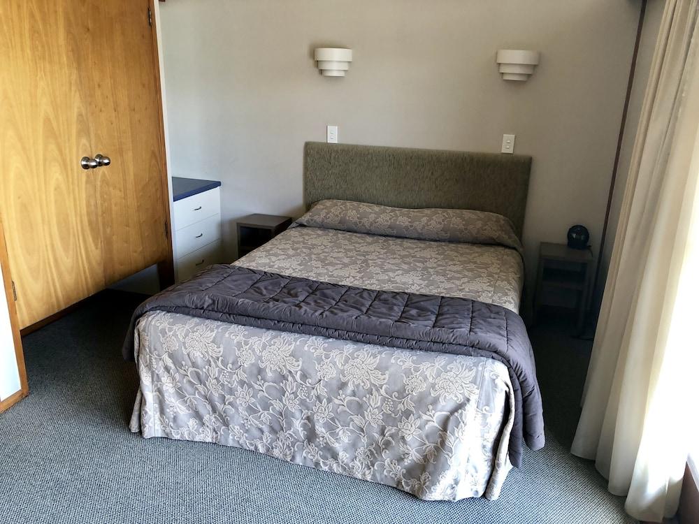 蒂尔汽车旅馆 吉斯伯恩 外观 照片